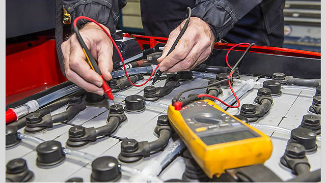 SafetyBytes® Forklift Safety: Operational Inspection for Battery-Powered Engines